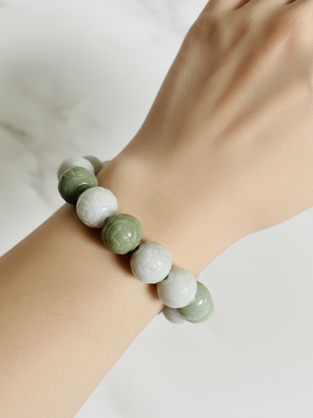 NWT Jade Green & White Carved Bead Stretch Bracelet